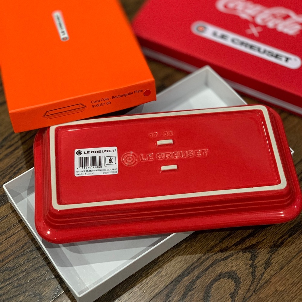 New Le Creuset Coca Cola Rectangular Plate - Picture 3 of 3